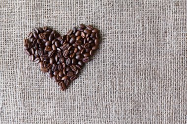 Çuval bezi doku kahve çekirdekleri kalp şeklinde