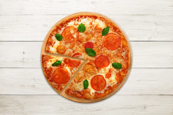 Köstliche italienische vegetarische Pizza Margherita von oben — Stockfoto