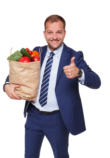 Hombre feliz bolsa de espera con alimentos saludables, comprador de comestibles aislado — Foto de Stock