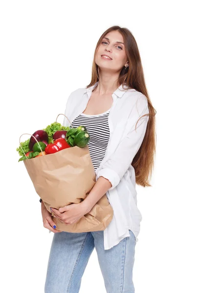Mutlu kadın tutun çanta sağlıklı gıda, izole bakkal alıcı ile — Stok fotoğraf