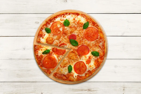 Köstliche italienische vegetarische Pizza Margherita von oben — Stockfoto