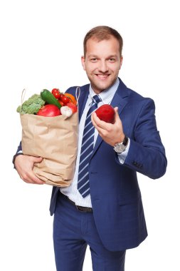 Mutlu bir adam tutmak sağlıklı gıda, izole bakkal alıcı ile çanta