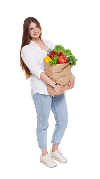 Mutlu kadın tutun çanta sağlıklı gıda, izole bakkal alıcı ile — Stok fotoğraf