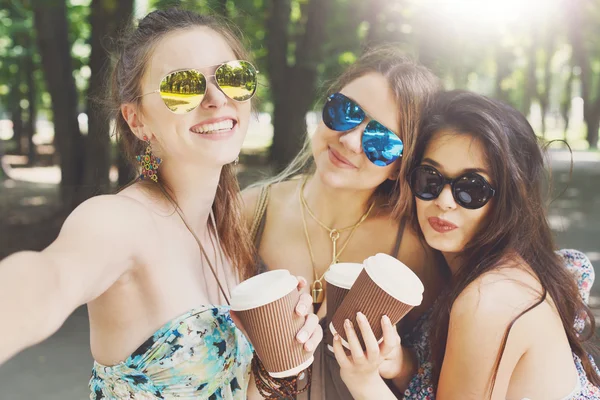 Three beautiful young boho chic stylish girls walking in park. — Stock Photo, Image