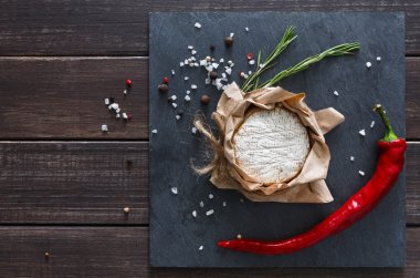 Peynir delikatessen biber siyah taş, brie peyniri