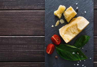 Biber siyah taş, parmesan peynir delikatessen