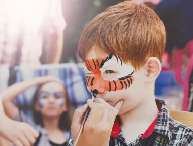 Çocuk çocuk yüz boyama, Kaplan gözü işlem yapma