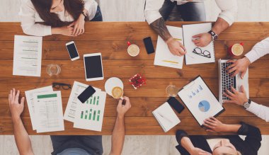 Grup çalışma office, üstten görünüm meşgul iş adamları