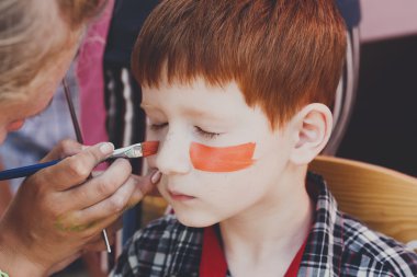 Çocuk çocuk yüz boyama, Kaplan gözü işlem yapma