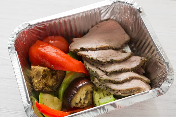 Healthy food in foil box closeup, diet concept. — Stock Photo, Image
