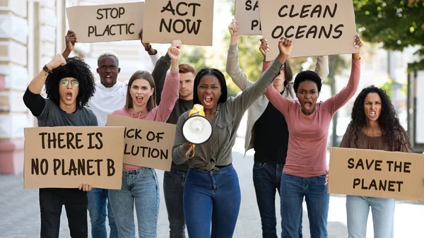 Groene vredesactivisten staken op straat — Stockfoto