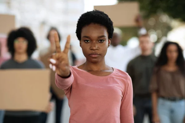 Gruppo internazionale di studenti che lottano per la pace nel mondo — Foto Stock