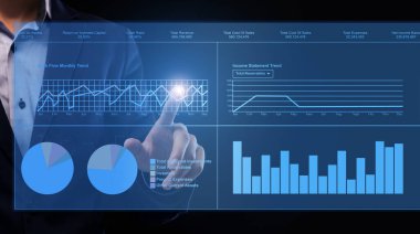 Modern İş Teknolojileri. Tanınmayan işadamı dijital analitik bilgi ve yaratıcı kolaj ile sanal ekrana dokunuyor