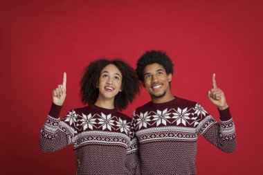 Noel 'de aile için modern hediyeler, kış tatilleri ve duygular.