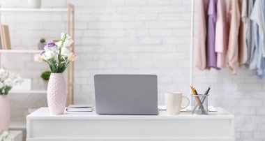 Modern oturma odası iç mekan ve ev işleri.