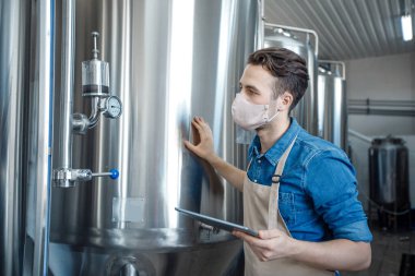Covid-19 salgınında modern bira fabrikasında çalışıyorum.