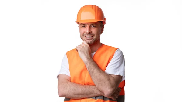 Costruttore lavoratore in uniforme arancione in posa su sfondo bianco, Panorama — Foto Stock