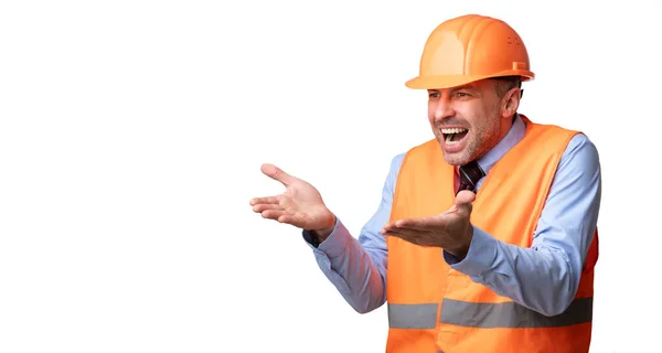 Angry Builder Man gritando olhando para fora sobre fundo branco, Panorama — Fotografia de Stock