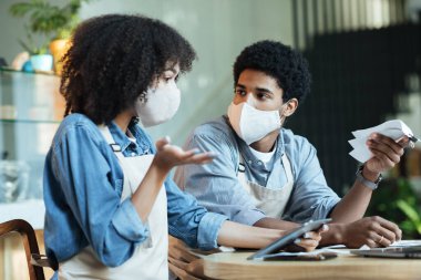 Covid-19 karantinası sırasındaki kriz, faturaların ödenmesi ve küçük işletmelerdeki sorunlar