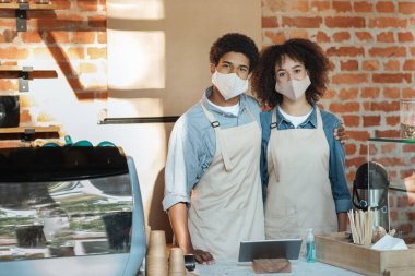 Halka açık yerlerde sosyal mesafeler ve yeni normaller