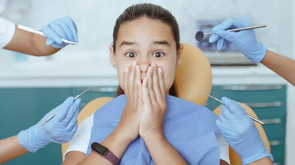 Kinderzahnheilkunde, medizinische Verfahren und Mundhygiene — Stockfoto