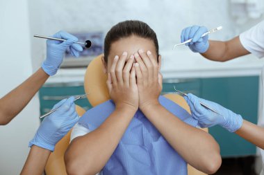 Modern diş kliniğinde çocukluk korkusunun doğal duyguları