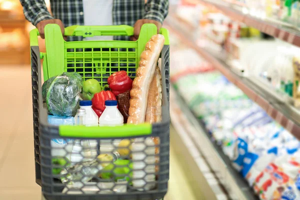 Black Man With Shopping Cart Buying Food In Supermarket, Cropped — Stock Photo, Image