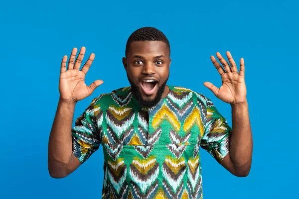 Surprised black guy looking at camera over blue background — Stock Photo, Image