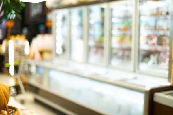 Blurred Supermarket Aisle Background With Refrigerators In Grocery Store — Stock Photo, Image