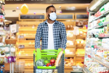 Siyah Adam Süpermarkette Maskeli Adam Markette Alışveriş Yapıyor