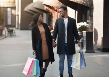 Büyük Kara Cuma sezonluk satış için alışveriş yapıyor.