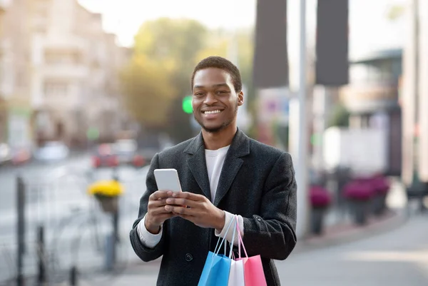 Lage prijs en zwarte vrijdag, seizoensgebonden verkoop en mobiele app — Stockfoto