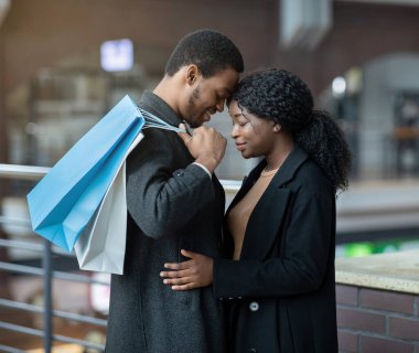 İki kişilik aşk ve sezonluk satışlar ve Kara Cuma