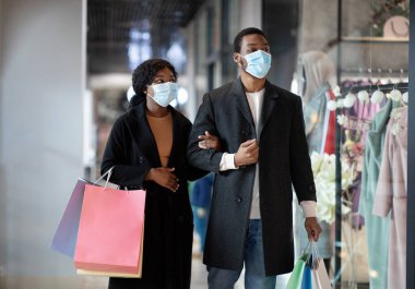 Satış, tüketim, Kara Cuma ve Coronavirüs salgını sırasında alışveriş.