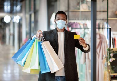 Kara Cuma, mağazadaki en iyi indirimler ve satışlar.