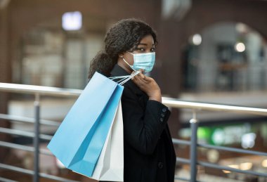 COVID-19 salgını ve sosyal mesafeler sırasında indirimli ve Kara Cuma