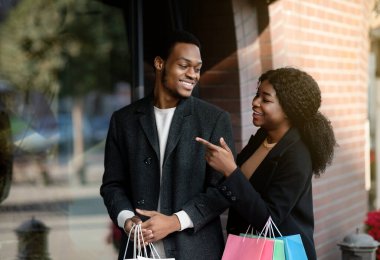 Kara Cuma ya da sezon indiriminde alışverişin tadını çıkar.
