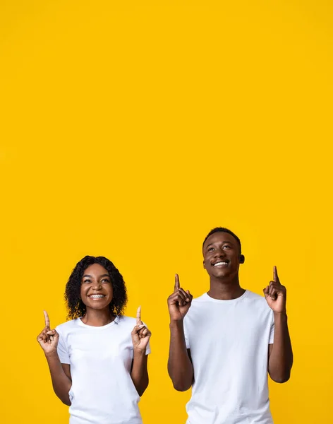 Excited black couple pointing at copy space — Stock Photo, Image