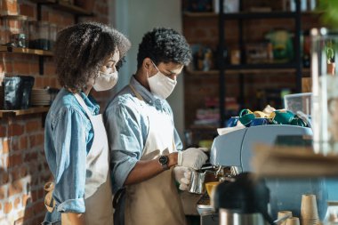 Stajyer eğitimi, sosyal uzaklık, yeni normal ve kahve siparişi