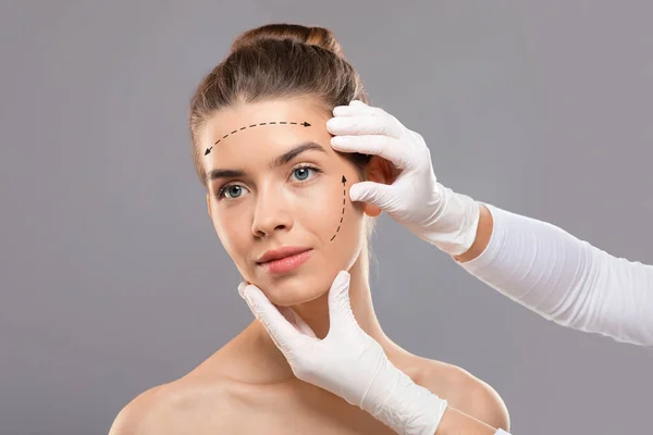 Young lady with face marks getting treatment at beauty clinic — Stock Photo, Image