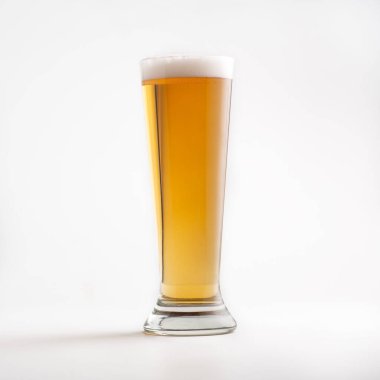 Salgın sırasında bar ve restoran işletmelerindeki müşteriler için taze bira sipariş etmek.