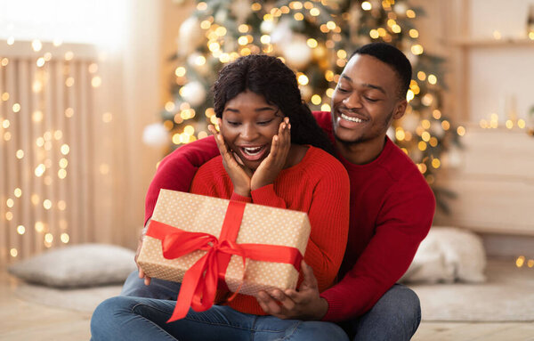 Рождество или Новый год утром и подарки