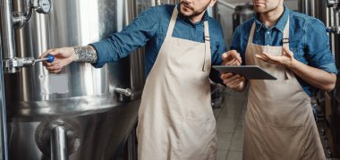 Bira fabrikasında kazan kontrolü, yönetim üretimi ve küçük işletme
