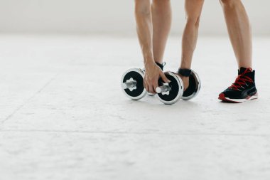 Kilitleme, kendini izole etme ve salgın sırasında evde uygun fiyatlı çevrimiçi çalışmalar