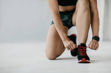 Eğitime evde ya da spor salonunda başlayın.