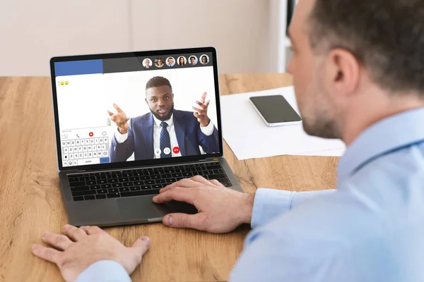 Man having online training with business coach, listening and typing — Stock Photo, Image