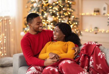 Yeni normal ve evde yalnızlığı kutlayan