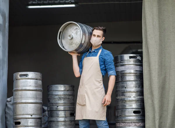 Ingrediënten voor gisting, moderne industrie en productie van bier op brouwsel — Stockfoto