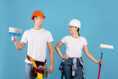 Duvar kâğıdı için hazır. Oyuncak Bıçaklı ve Roller Stainter 'lı Mutlu Çift Pozisyonu