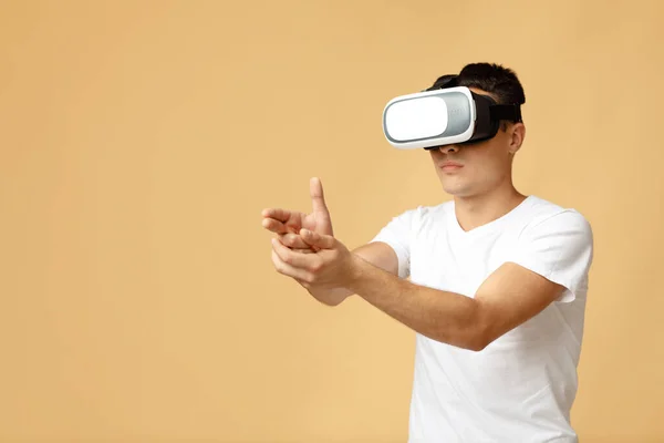 Online game with modern devices and virtual world — Stock Photo, Image